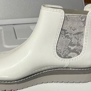 NEW Cougar White with faux snake skin insert Winter Water Proof Boots